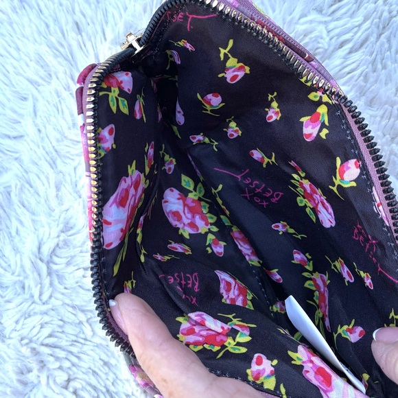 Betsy Johnson NWT Pink Floral Wristlet 8x5 - Picture 5 of 6